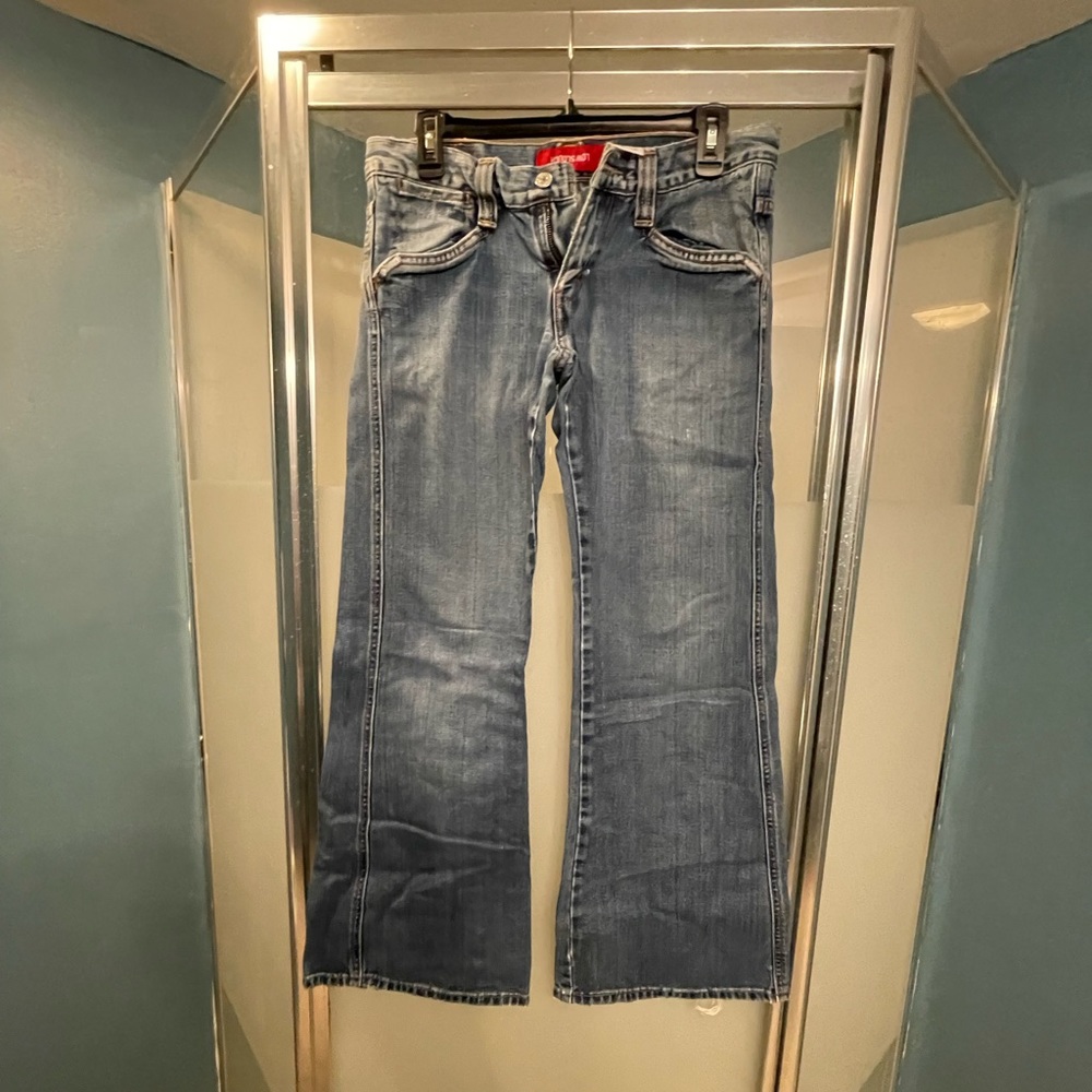 Y2K Levi’s women’s size 9 low slouch jeans pre-loved some wear on cuffs